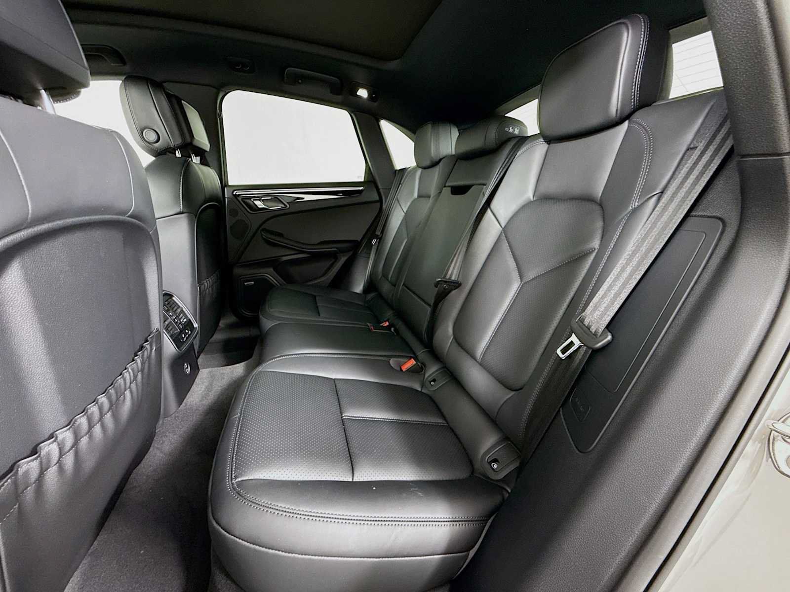 Used 2026 Porsche Macan AWD/4WD image 24