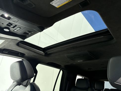 Used 2020 Cadillac Escalade Platinum image 18