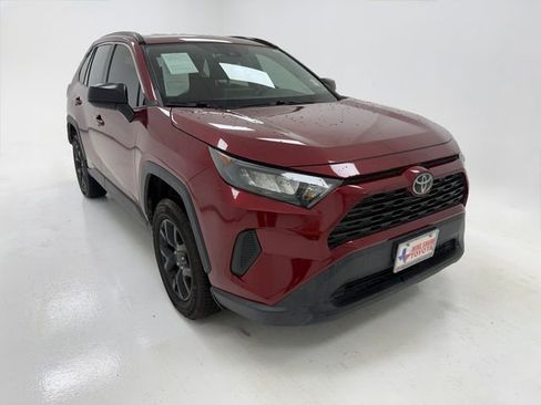 Used 2021 Toyota RAV4 LE FWD image 2