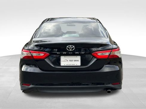 Used 2018 Toyota Camry L image 4