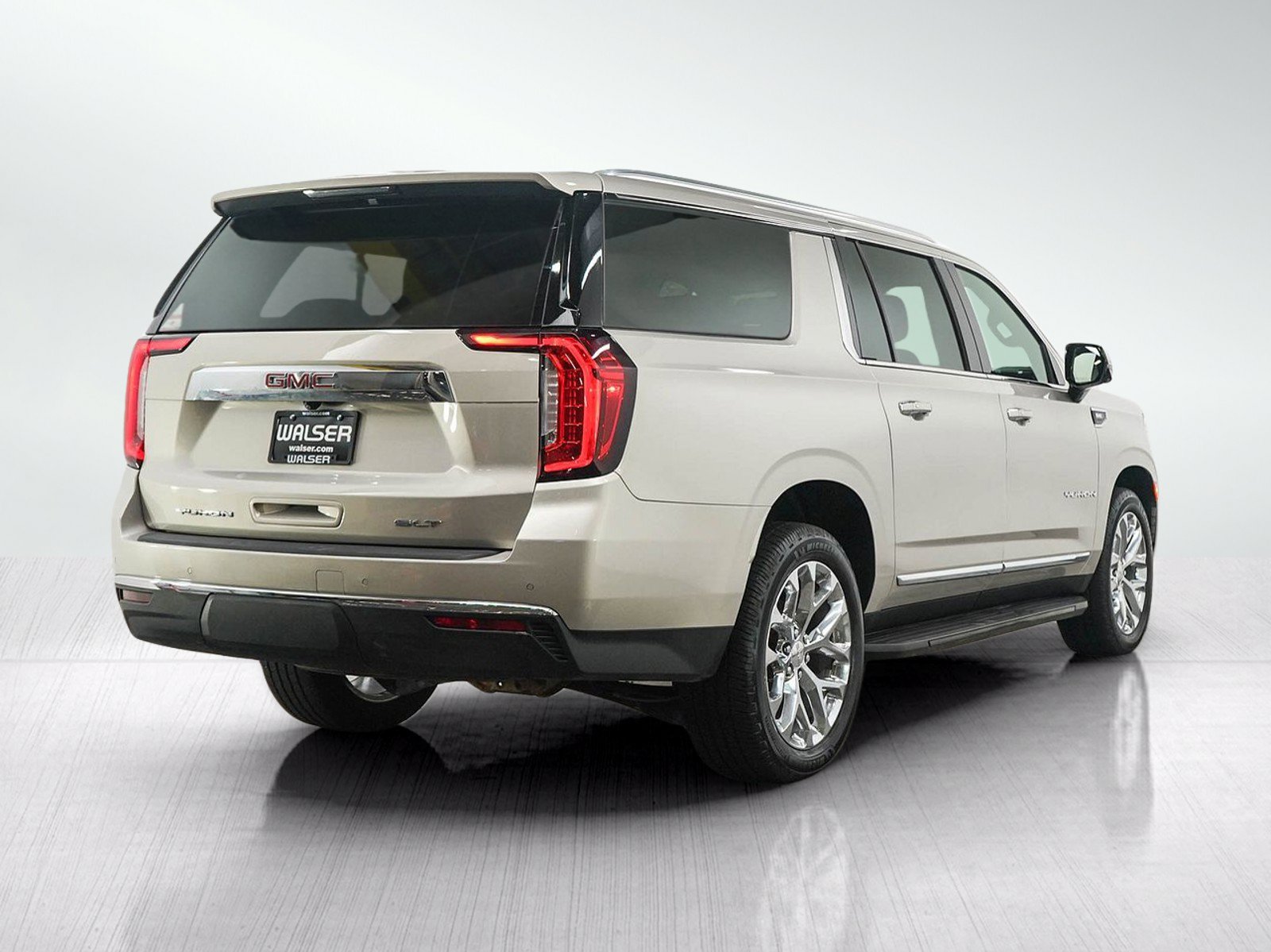 Used 2021 GMC Yukon XL SLT w/ Rear Media and Nav Package AWD/4WD image 5