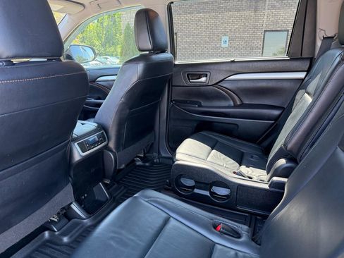 Used 2017 Toyota Highlander XLE FWD image 13