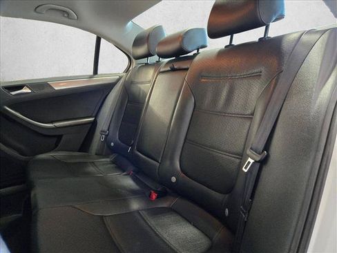Used 2016 Volkswagen Jetta SE FWD image 16