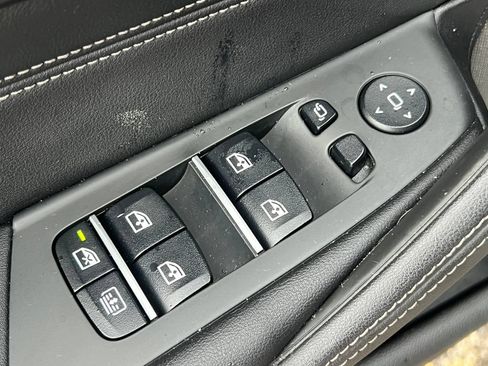 Used 2022 BMW M550i xDrive w/ Executive Package AWD/4WD image 19