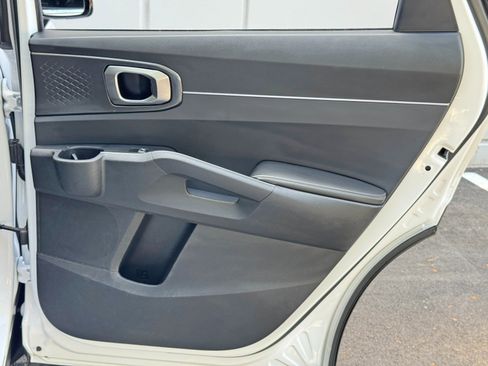 Used 2023 Kia Sorento LX image 40