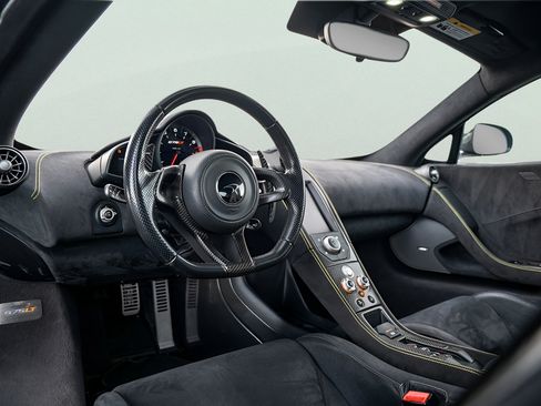 Used 2016 McLaren 675LT Coupe RWD image 35