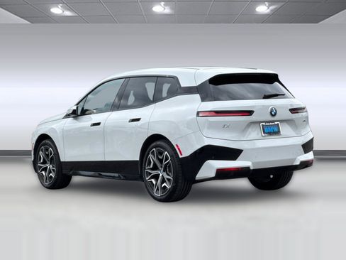 Used 2024 BMW iX xDrive50 w/ Sport Package AWD/4WD image 3