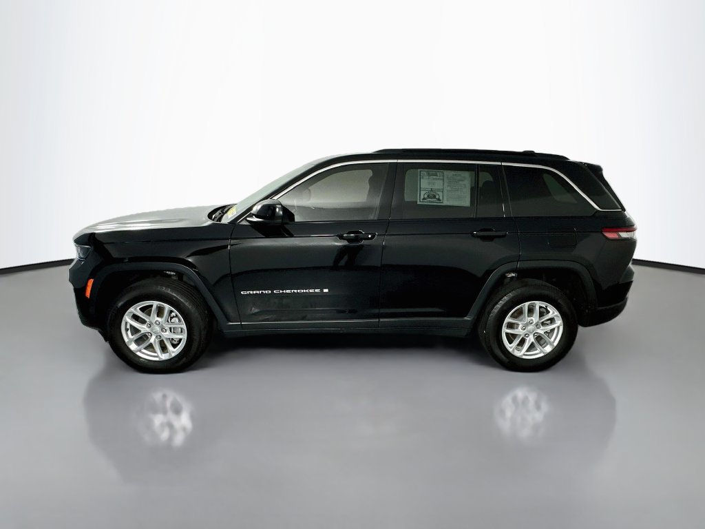 Used 2025 Jeep Grand Cherokee Laredo X RWD image 4