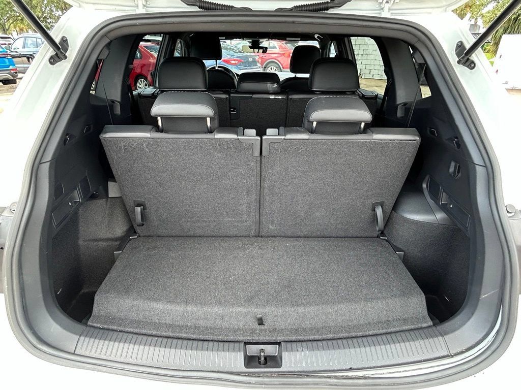 Certified 2023 Volkswagen Tiguan SE R-Line FWD image 48