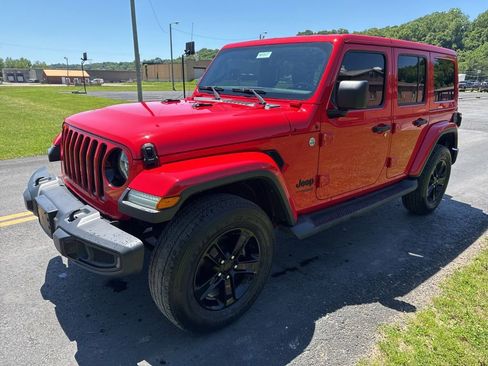 Used 2020 Jeep Wrangler Unlimited Sahara AWD/4WD image 3
