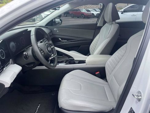 Certified 2024 Hyundai Elantra Limited FWD image 13