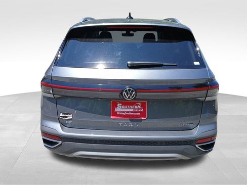 New 2025 Volkswagen Taos SE image 4