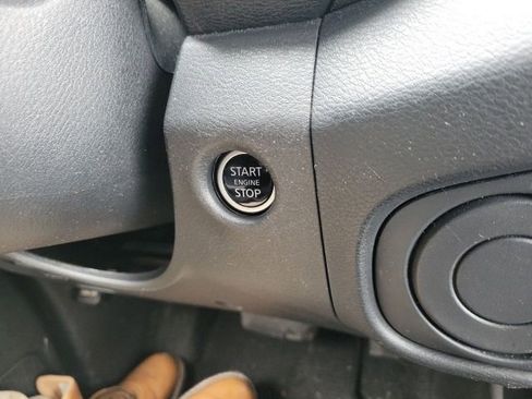 Used 2023 Nissan Frontier SV image 8