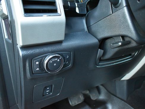 Used 2017 Ford F150 Lariat image 40