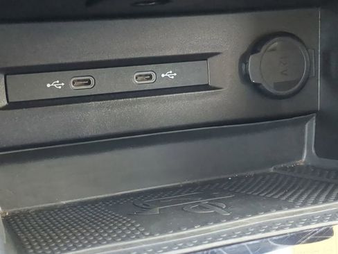 Used 2024 Volkswagen Taos SE image 20