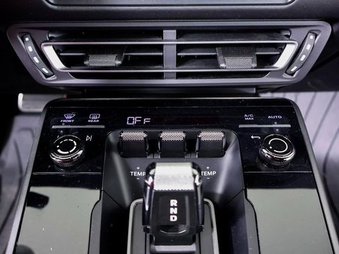 Certified 2024 Porsche 911 Carrera image 19