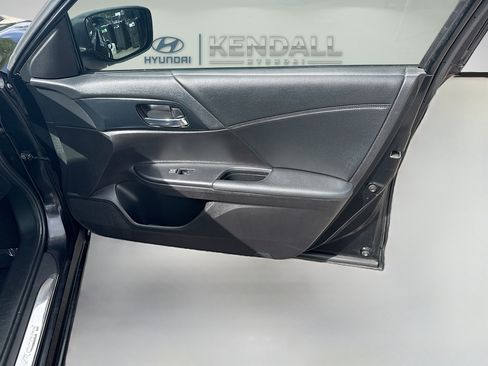 Used 2015 Honda Accord Sport image 30