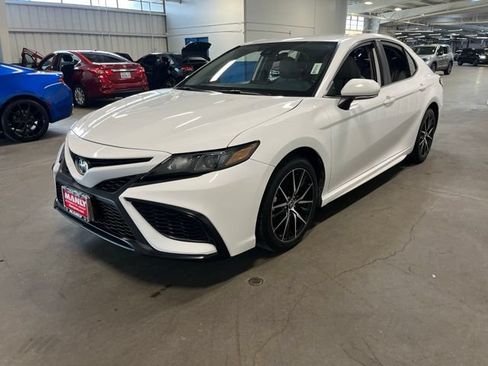 Used 2024 Toyota Camry SE FWD image 7