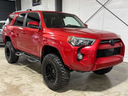 Used 2020 Toyota 4Runner SR5 AWD/4WD image 8