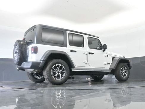 Used 2025 Jeep Wrangler Unlimited Sport AWD/4WD image 40