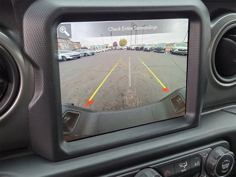 Used 2021 Jeep Gladiator Willys image 14