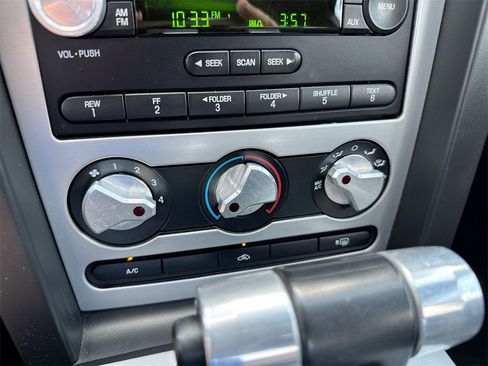 Used 2005 Ford Mustang GT Premium image 14