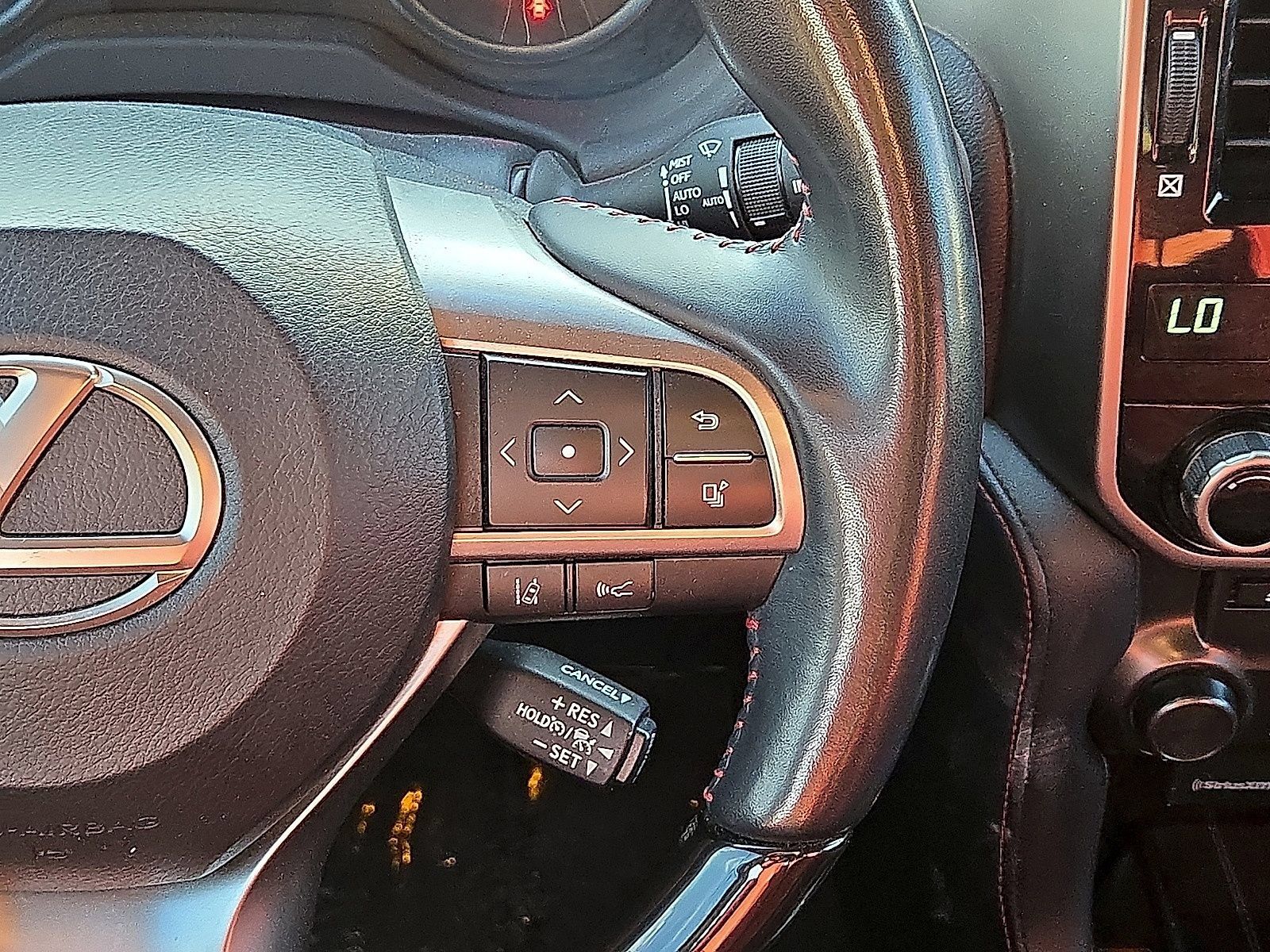 Used 2023 Lexus GX 460 Premium w/ Accessory Package AWD/4WD image 19