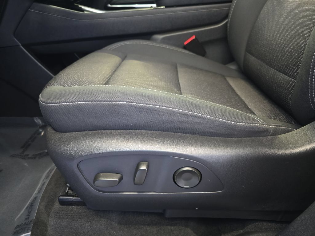Used 2024 Chevrolet Traverse LT FWD image 30