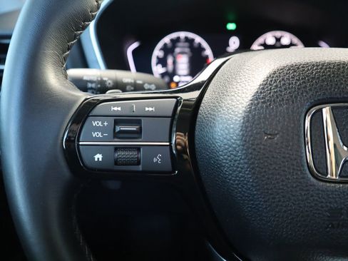 Used 2025 Honda Pilot EX-L image 11