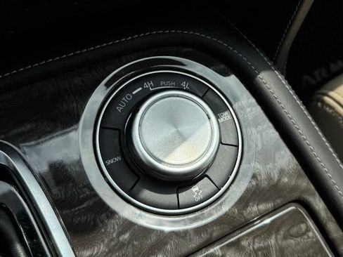 Used 2024 Nissan Armada Platinum AWD/4WD image 33