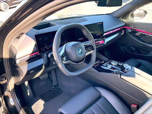 Used 2024 BMW i5 eDrive40i w/ Premium Package image 17