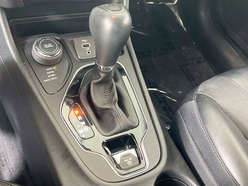 Used 2022 Jeep Cherokee Limited image 16