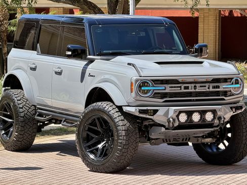 Used 2025 Ford Bronco Outer Banks AWD/4WD image 4