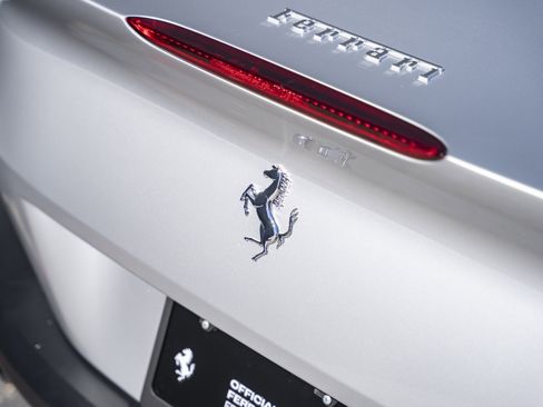 Used 2019 Ferrari Portofino image 13