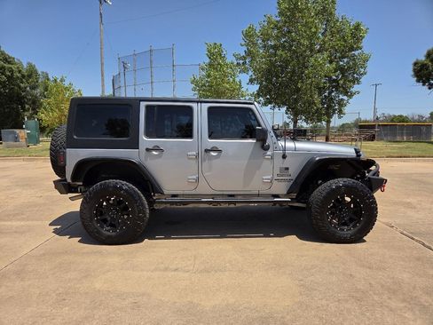 Used 2015 Jeep Wrangler Unlimited Sport w/ Connectivity Group AWD/4WD image 24