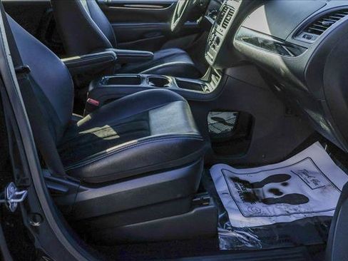 Used 2018 Dodge Grand Caravan SXT w/ Blacktop Package image 29