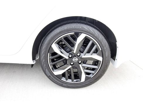 Certified 2025 Nissan Versa SR w/ Trunk Package image 30