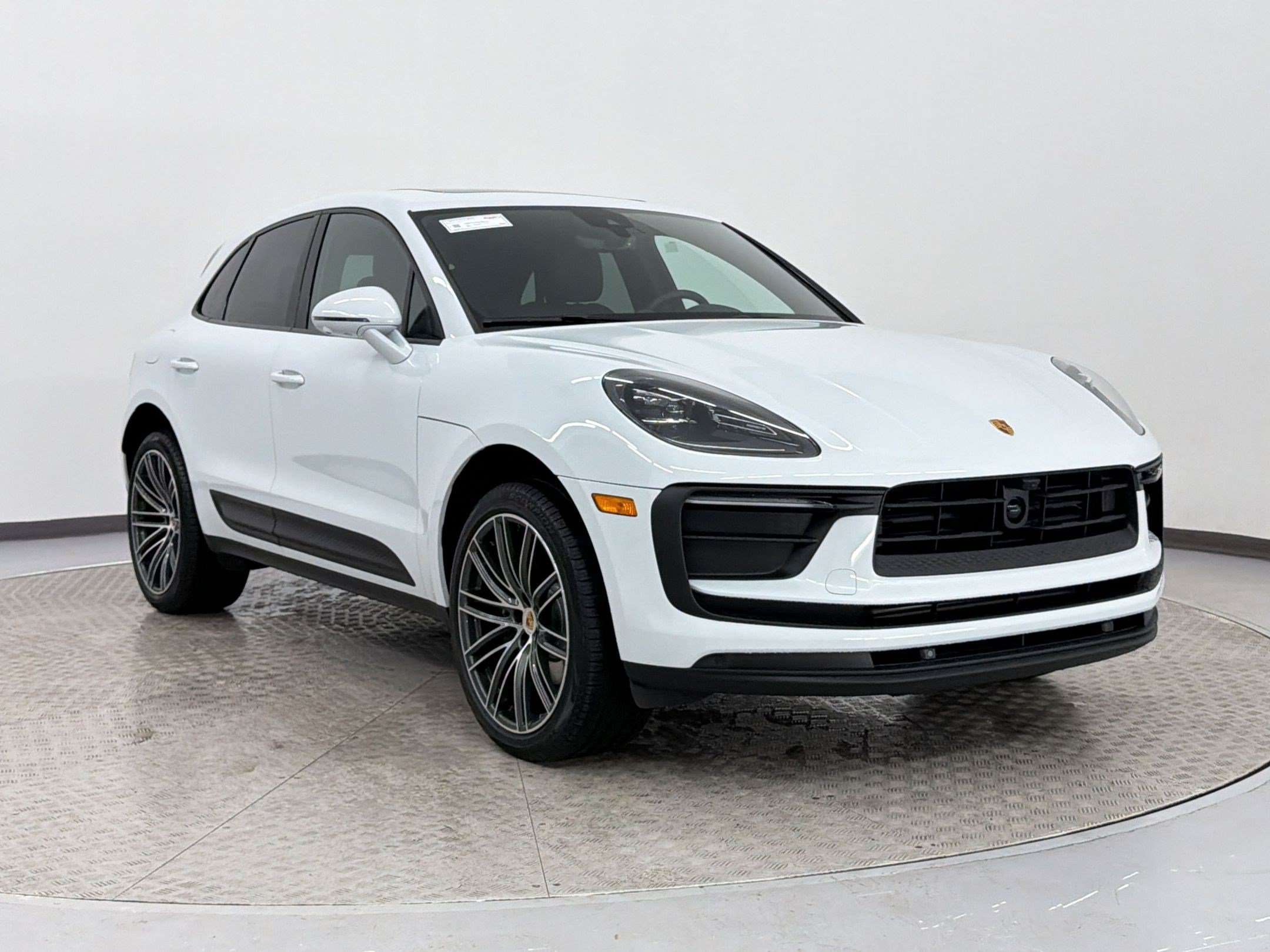 Used 2026 Porsche Macan AWD/4WD image 7