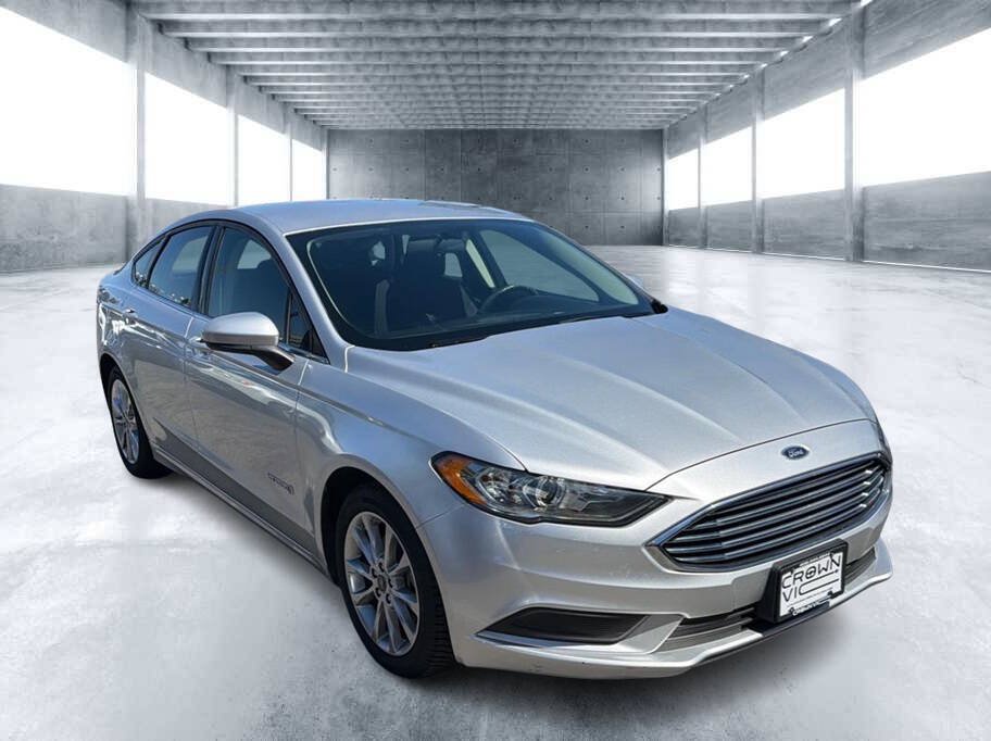 Used 2017 Ford Fusion SE FWD image 2