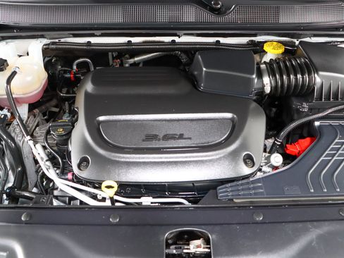 Used 2023 Chrysler Pacifica Touring-L FWD image 33