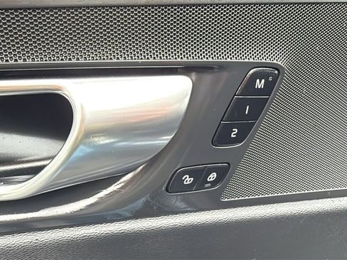 Certified 2025 Volvo XC60 B5 Plus image 14