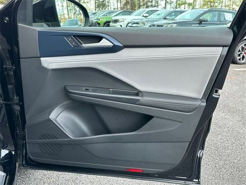 Used 2024 Volkswagen Taos SE image 13