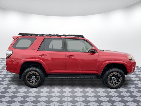 Used 2020 Toyota 4Runner SR5 Premium image 2