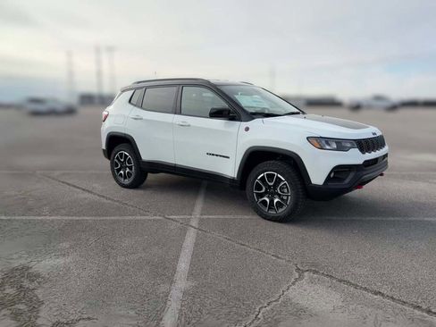 New 2026 Jeep Compass Trailhawk image 15