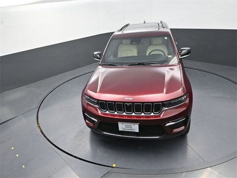 Used 2024 Jeep Grand Cherokee Limited w/ Luxury Tech Group II image 10