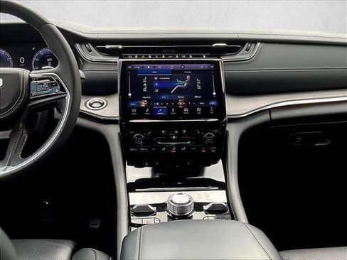 Used 2024 Jeep Grand Cherokee Overland w/ Luxury Tech Group IV AWD/4WD image 8