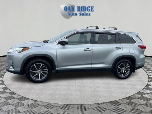 Used 2019 Toyota Highlander XLE AWD/4WD image 8