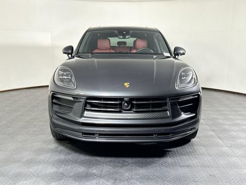 Certified 2025 Porsche Macan AWD/4WD image 10