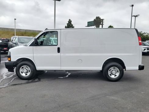 Used 2021 Chevrolet Express 2500 w/ Communications Package RWD image 27