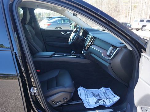 Used 2024 Volvo XC60 B5 Plus w/ Protection Package Premier image 17
